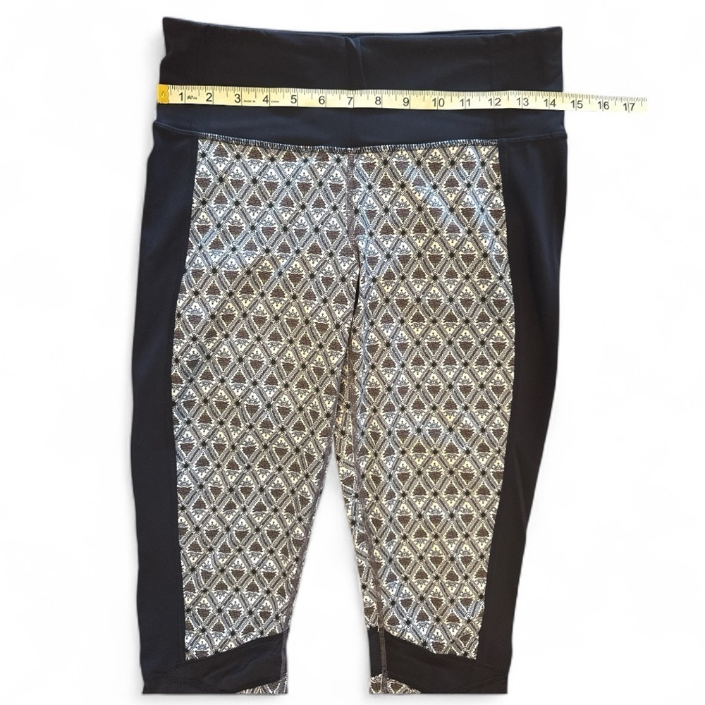 Athleta High Rise Mosaic Print Mantra Capri Leggings Mesh Detail Sz MT - Picture 8 of 13
